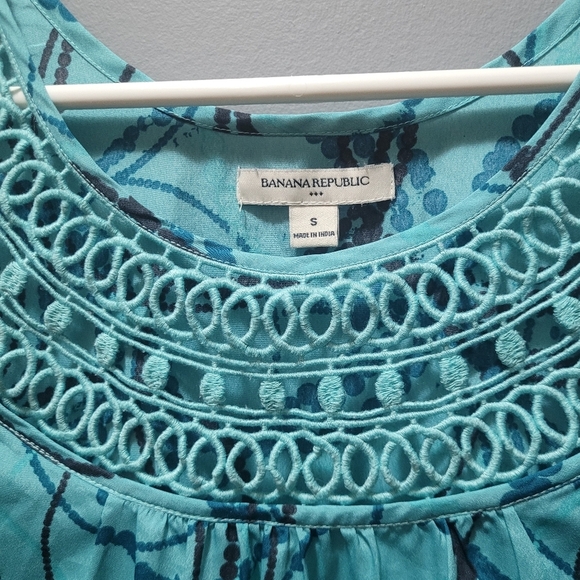 Banana Republic Aqua and Black Circular Patterned Tank Top S - Picture 3 of 6